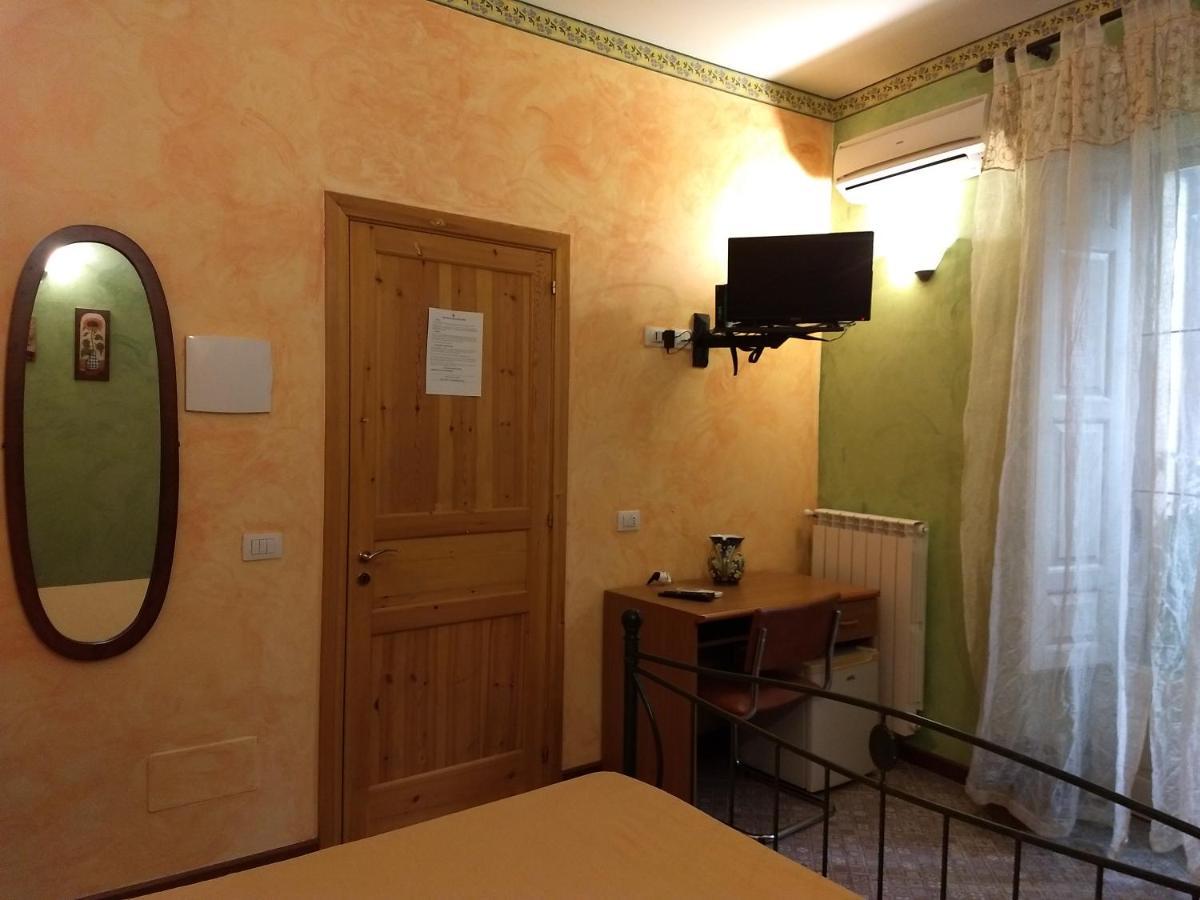 Palazzo Aprile Hotel กัลตาจีโรเน ภายนอก รูปภาพ