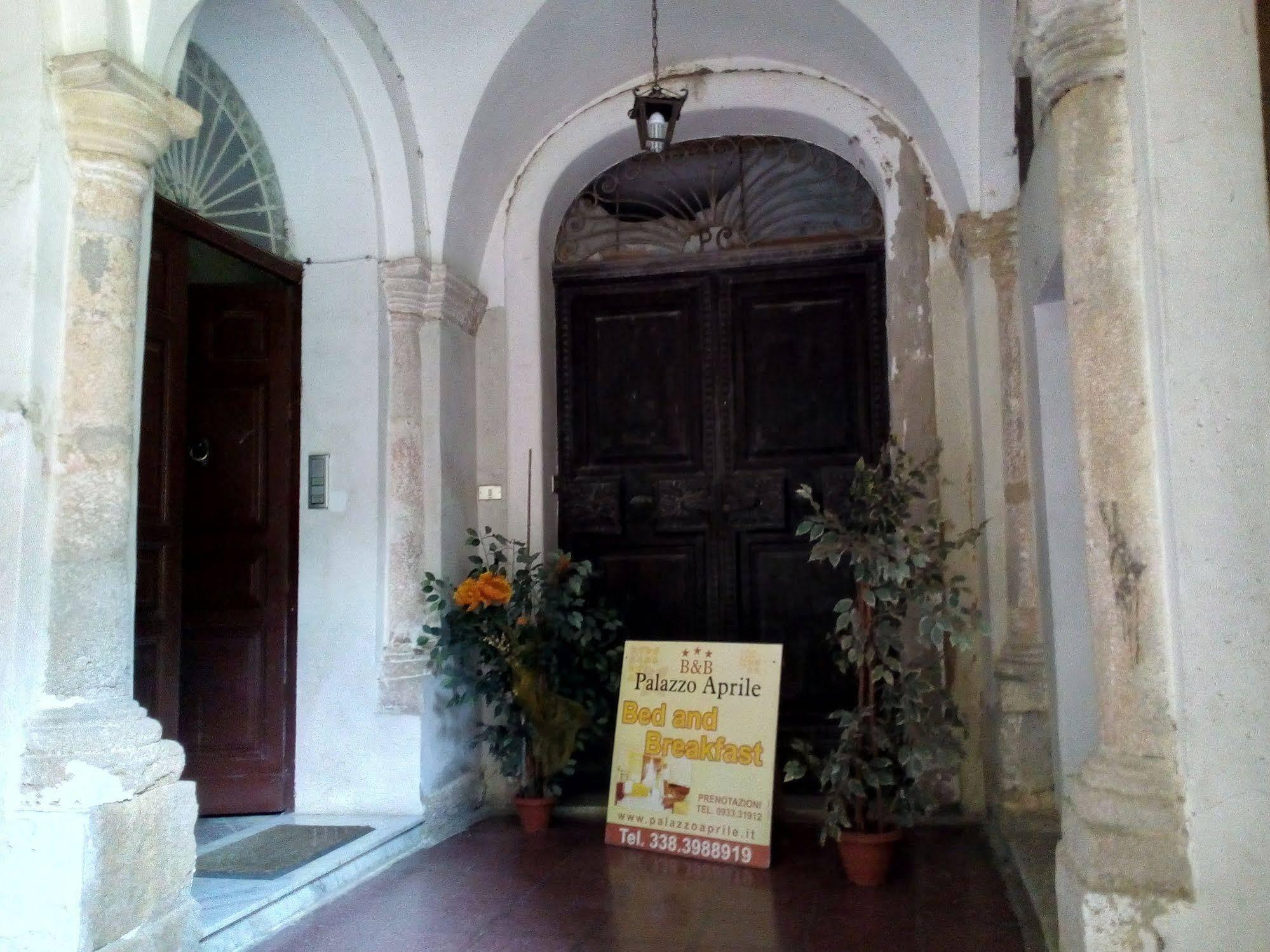 Palazzo Aprile Hotel กัลตาจีโรเน ภายนอก รูปภาพ