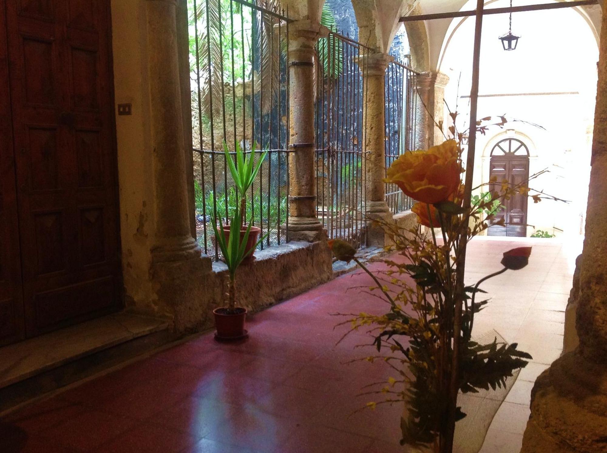 Palazzo Aprile Hotel กัลตาจีโรเน ภายนอก รูปภาพ