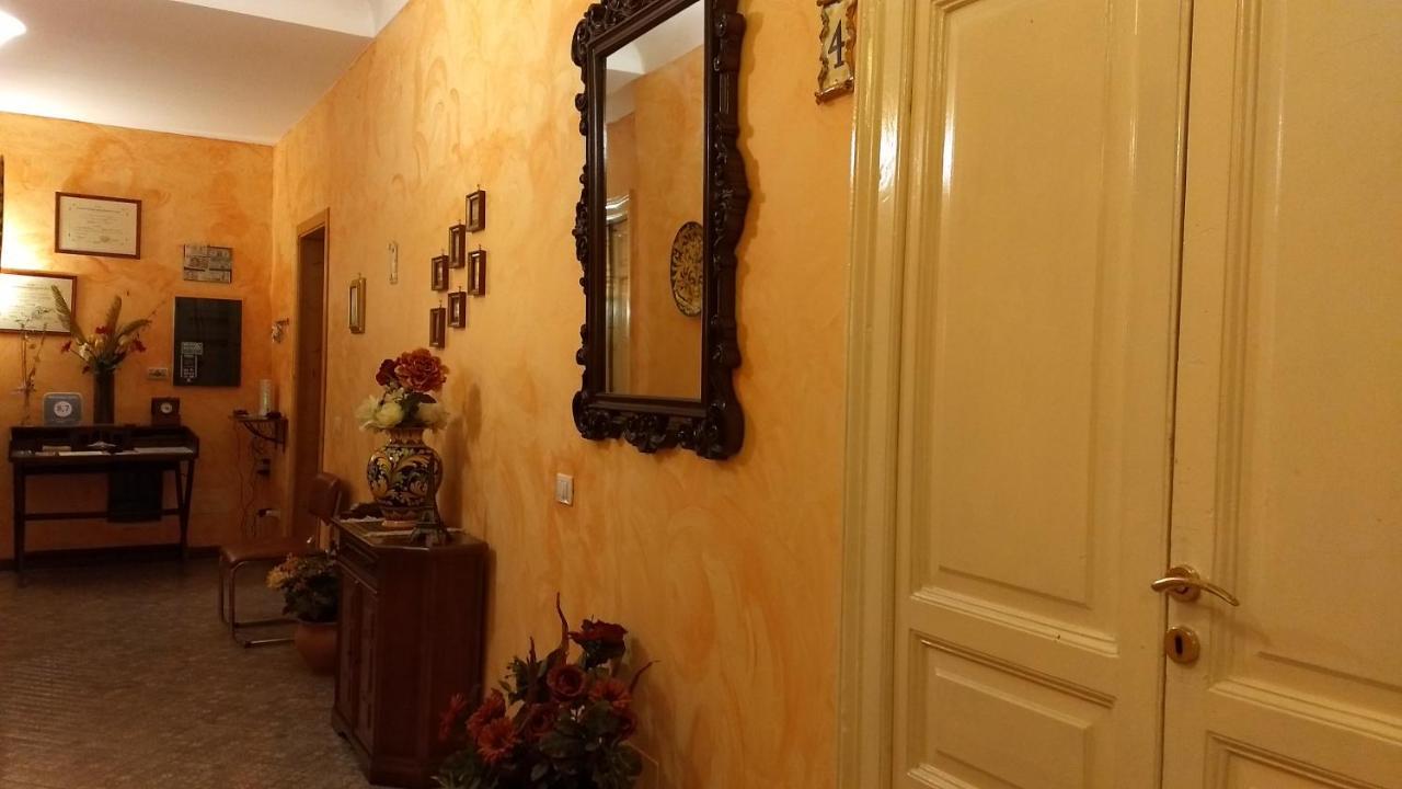 Palazzo Aprile Hotel กัลตาจีโรเน ภายนอก รูปภาพ
