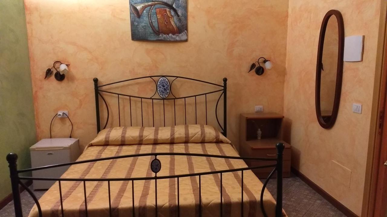 Palazzo Aprile Hotel กัลตาจีโรเน ภายนอก รูปภาพ