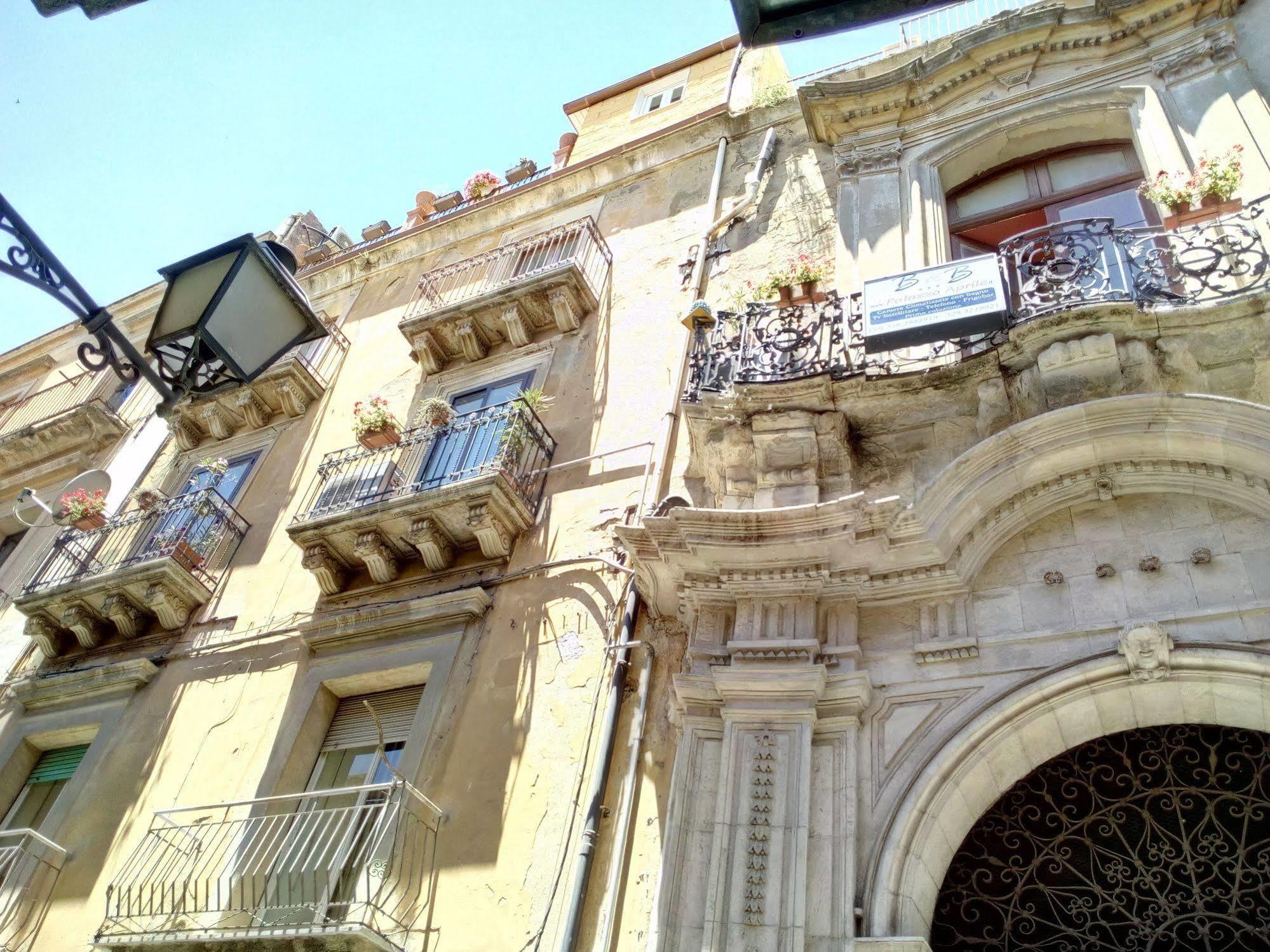 Palazzo Aprile Hotel กัลตาจีโรเน ภายนอก รูปภาพ