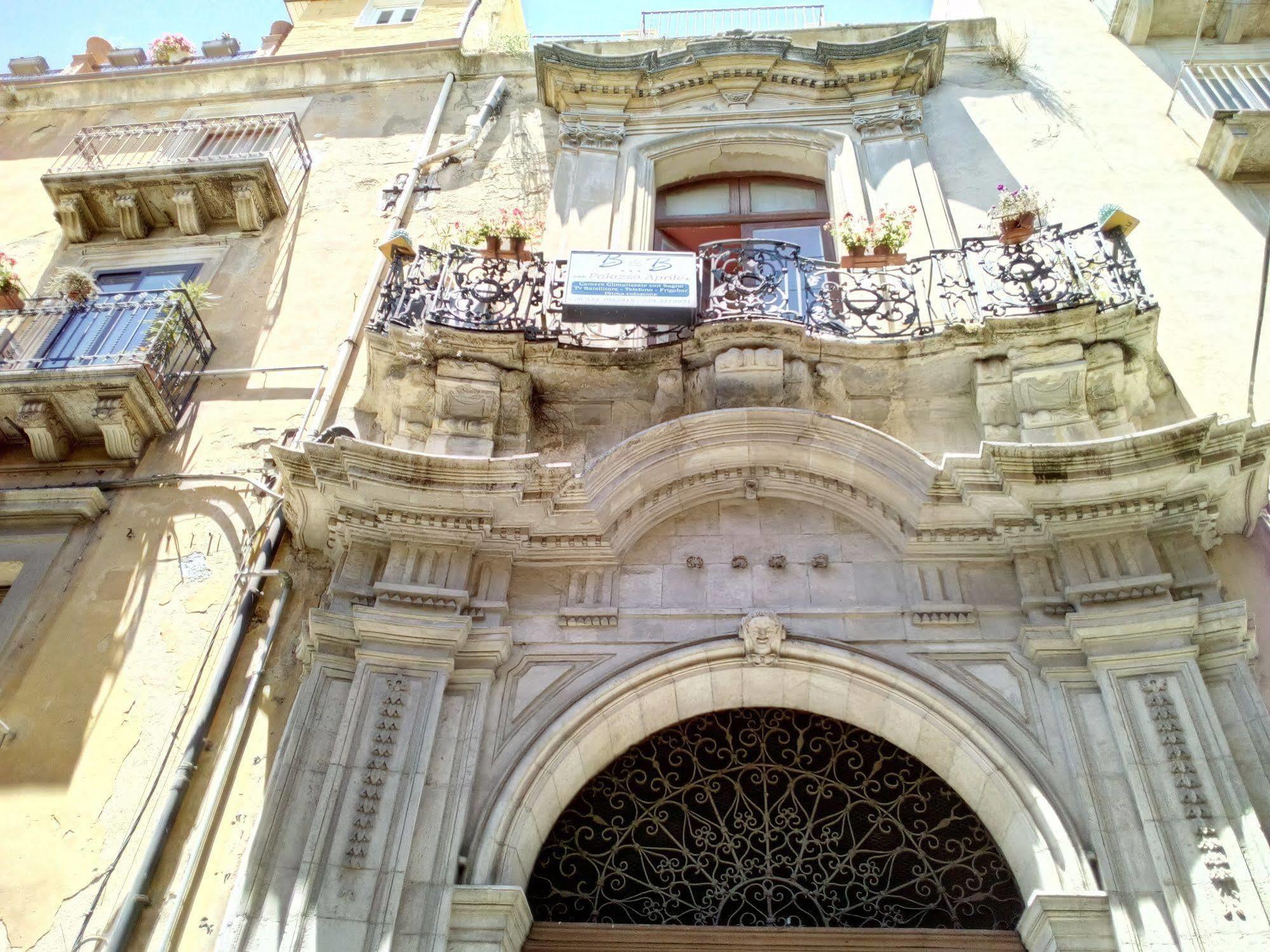Palazzo Aprile Hotel กัลตาจีโรเน ภายนอก รูปภาพ
