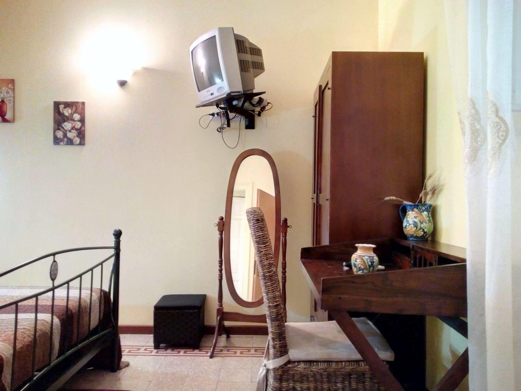 Palazzo Aprile Hotel กัลตาจีโรเน ภายนอก รูปภาพ