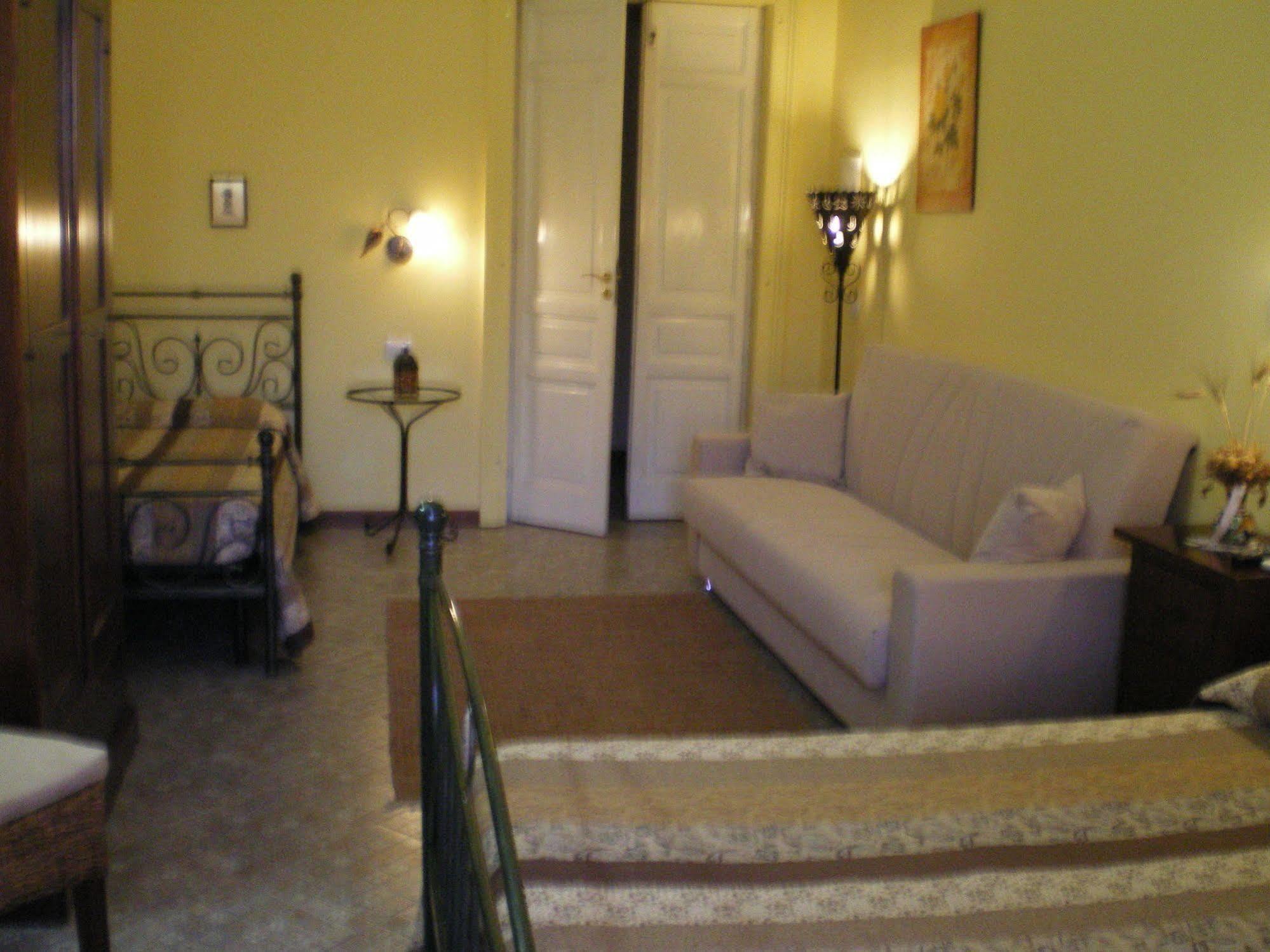 Palazzo Aprile Hotel กัลตาจีโรเน ภายนอก รูปภาพ