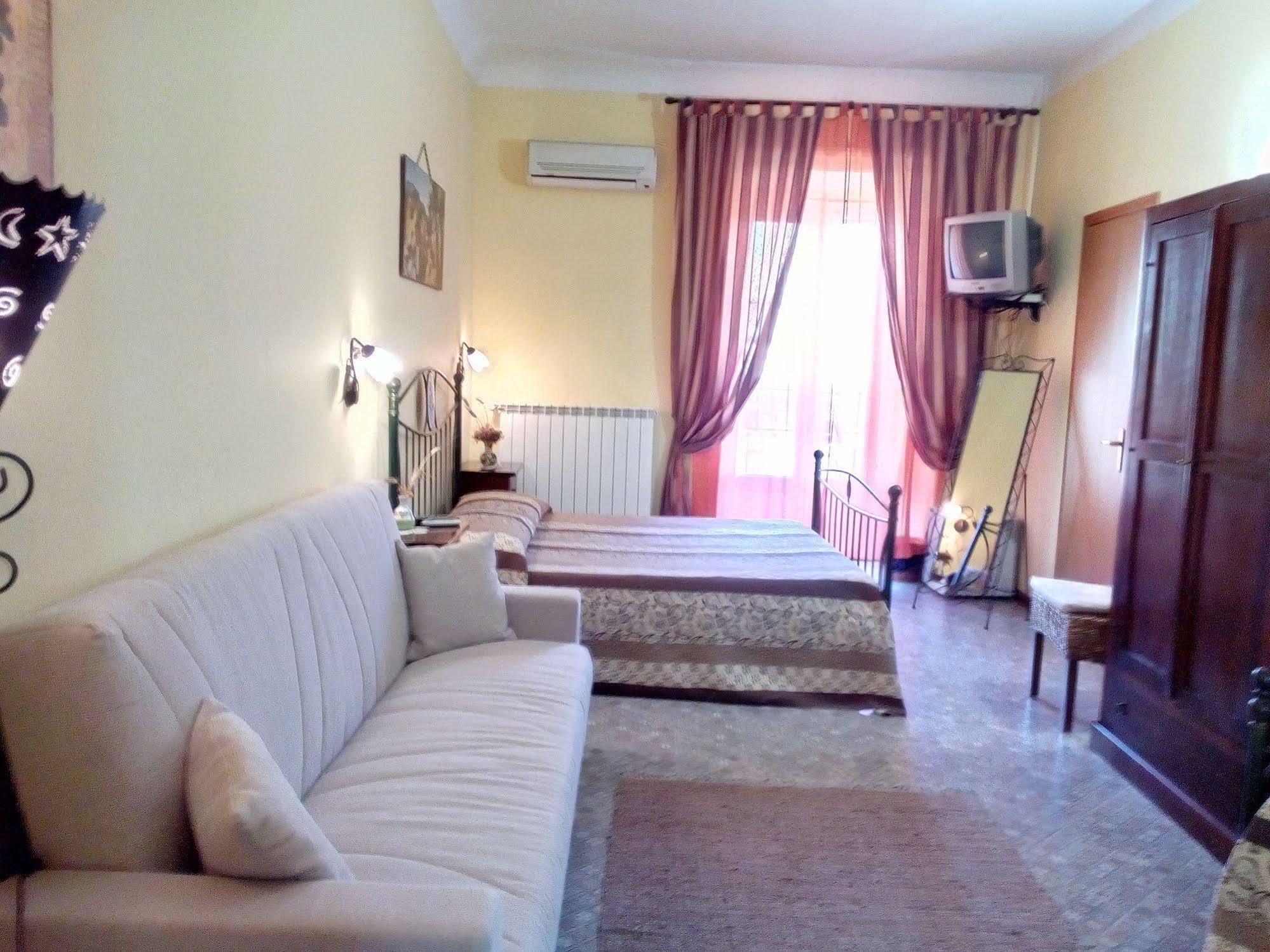 Palazzo Aprile Hotel กัลตาจีโรเน ภายนอก รูปภาพ