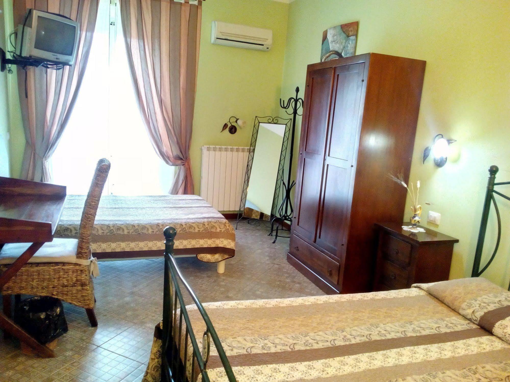 Palazzo Aprile Hotel กัลตาจีโรเน ภายนอก รูปภาพ