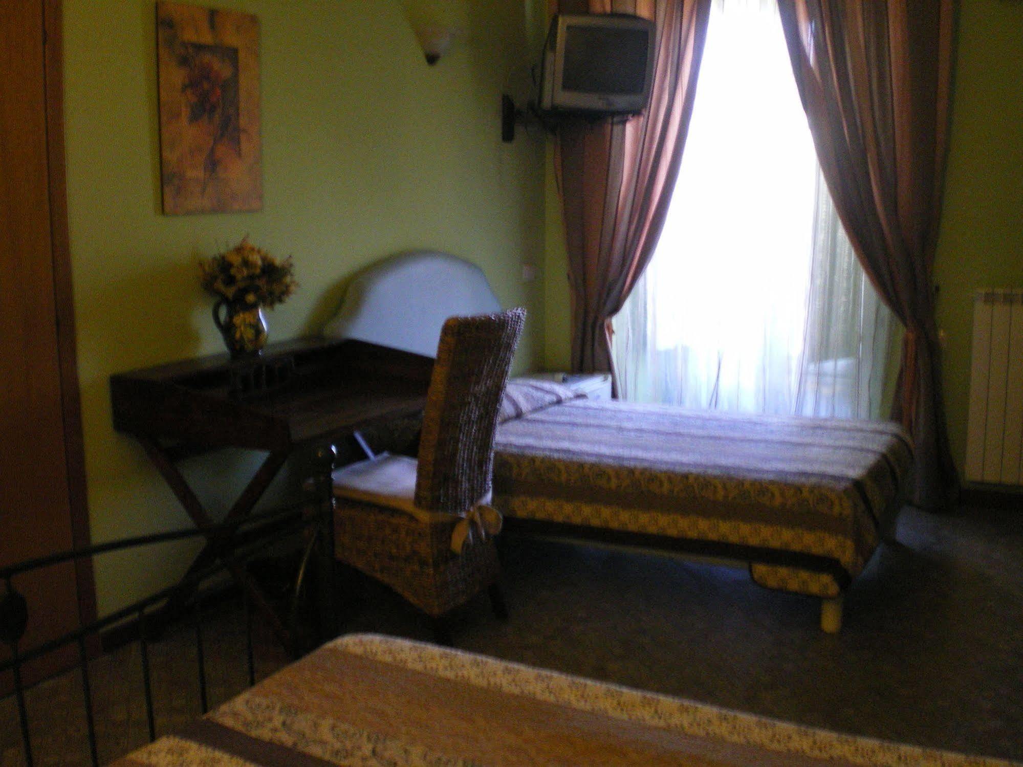 Palazzo Aprile Hotel กัลตาจีโรเน ภายนอก รูปภาพ