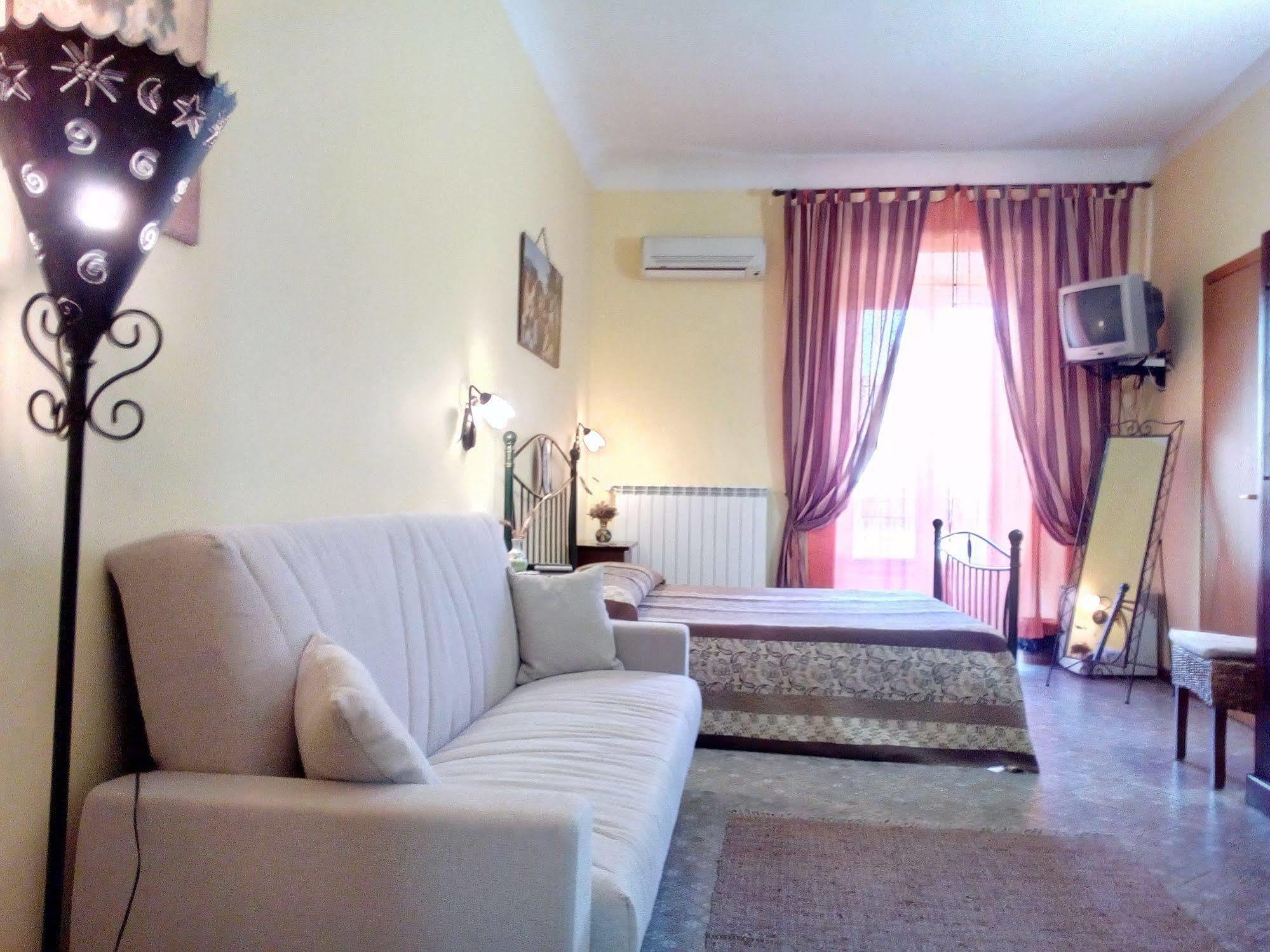 Palazzo Aprile Hotel กัลตาจีโรเน ภายนอก รูปภาพ