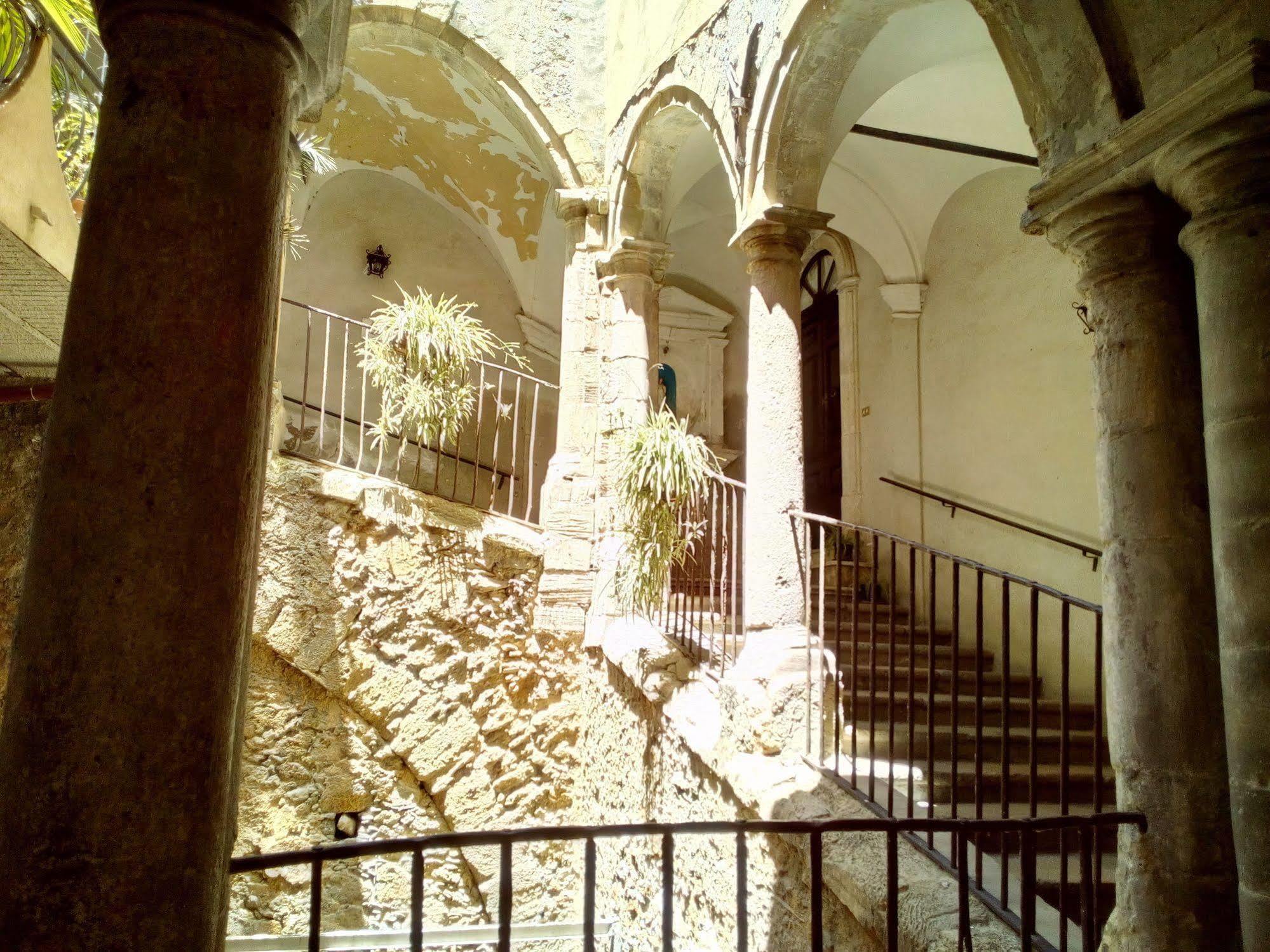 Palazzo Aprile Hotel กัลตาจีโรเน ภายนอก รูปภาพ