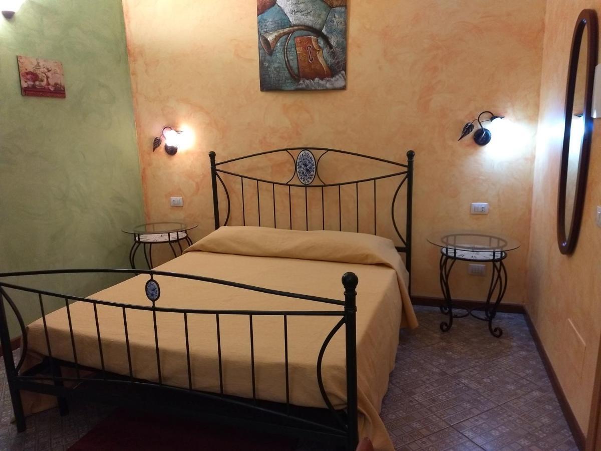 Palazzo Aprile Hotel กัลตาจีโรเน ภายนอก รูปภาพ